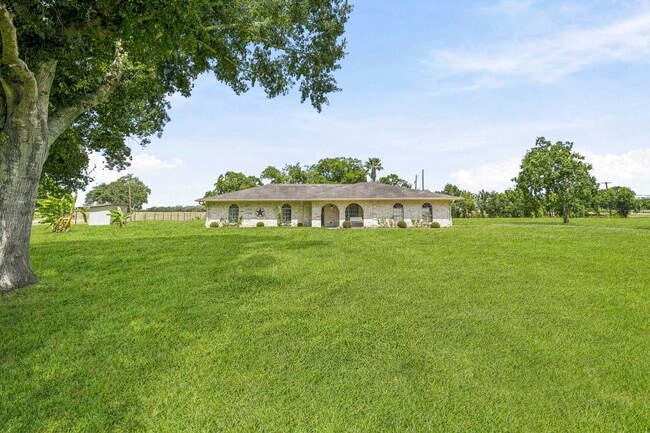 302 Country Rd