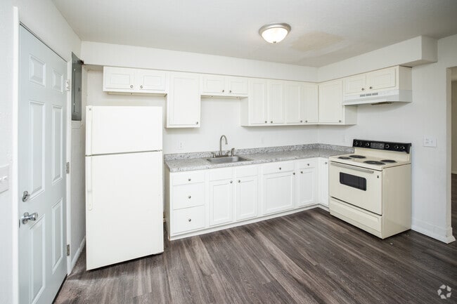 3BR, 1BA - 837SF - Kitchen - Jefferson Manor Apartments