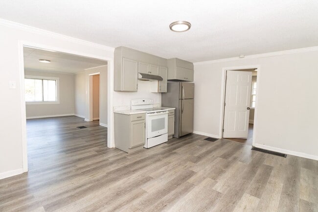 902 W 38th St
