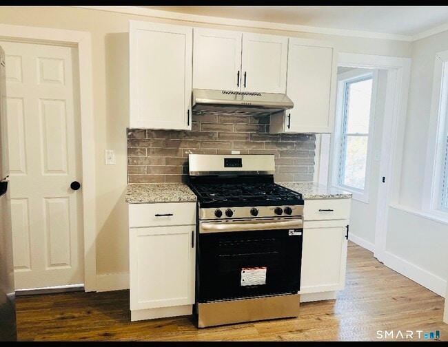 Photo - 107 E Pearl St