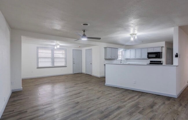 Photo - AVAILABLE FOR PRE-LEASE - Charming and Remodeled 3 Bedroom