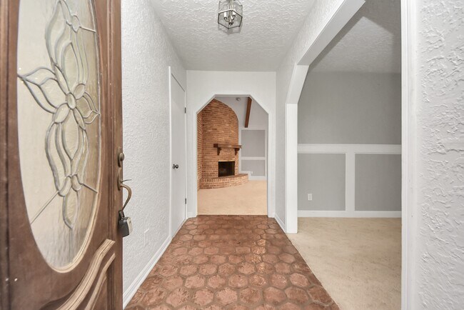 Photo - 7510 Renmark Ln