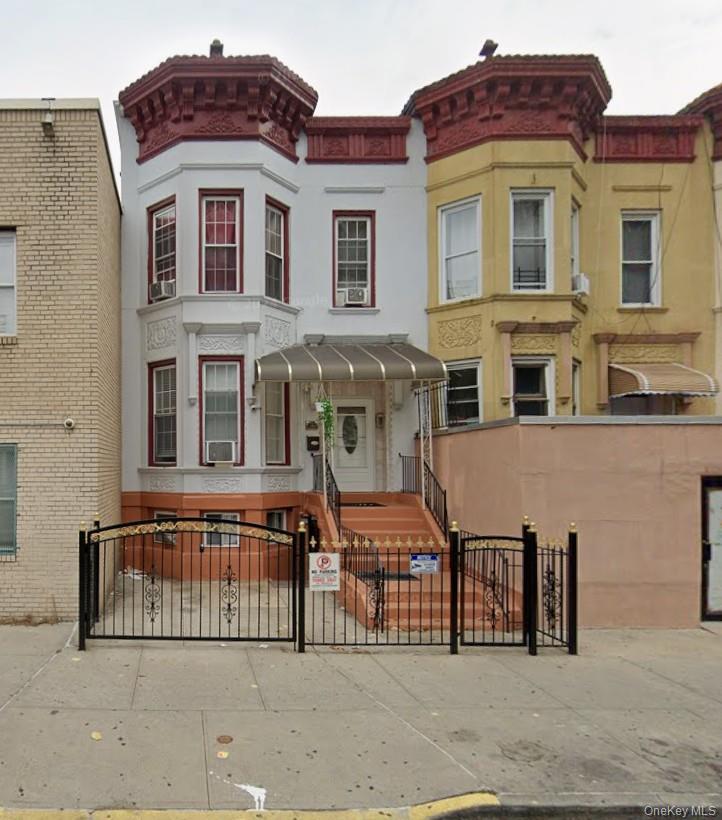 Photo - 88-31 161st St