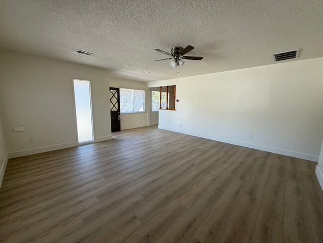 Photo - 820-824 W Palmyra Ave Unit 824