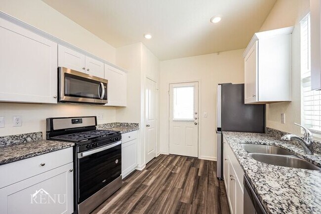 Photo - 5242 Dawn Break