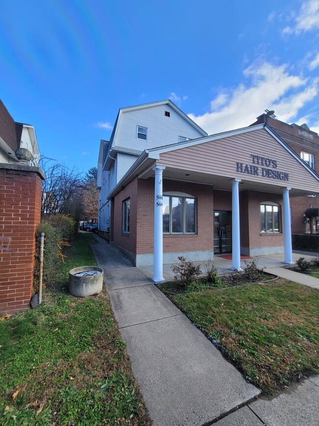 Building Photo - 544 Franklin Ave Unit 2