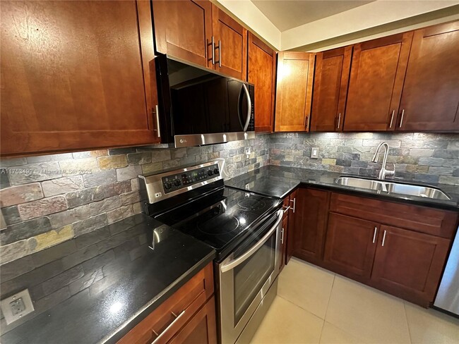 Photo - 3520 Oaks Way Condo Unit # 407