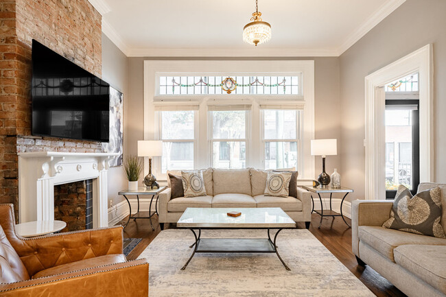 Building Photo - 2017 Elm St Rental