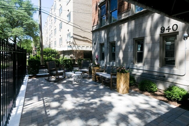 Photo - 940 W Winona St Unit 302