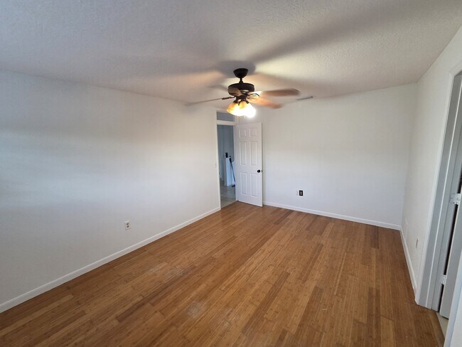 Photo - 606 Lakespur Ln