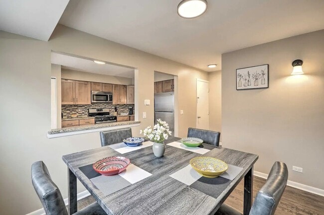 Photo - 505 E Valley Ln