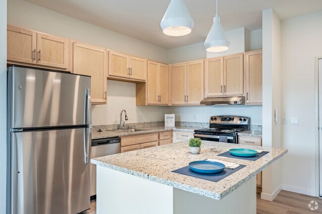 2BR, 2BA - 941SF - Kitchen