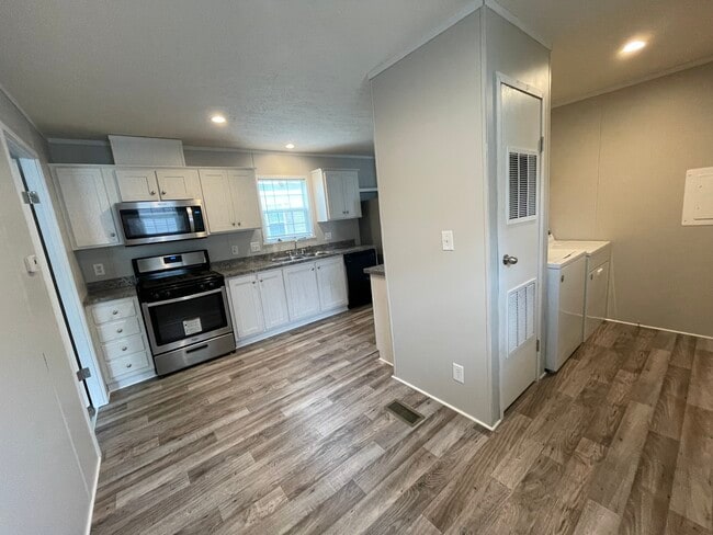 Photo - 46000 Geddes Rd