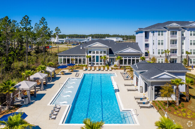 Piscina estilo resort - Seaview Apartments at Santa Rosa Beach