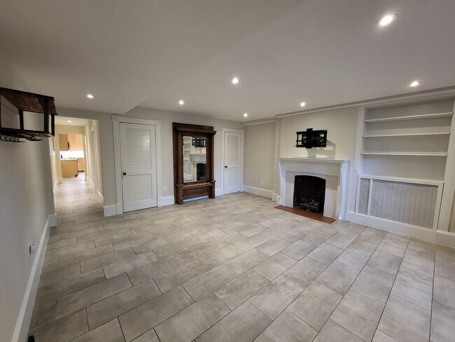 Photo - 210 8th St SE