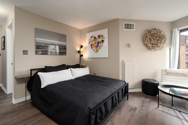 Photo - 2111 Wisconsin Ave NW