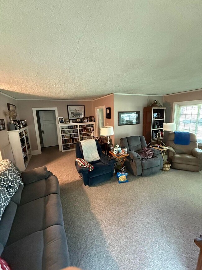 Photo - Warm & Furnished 2BR Home Near Billings Cl...