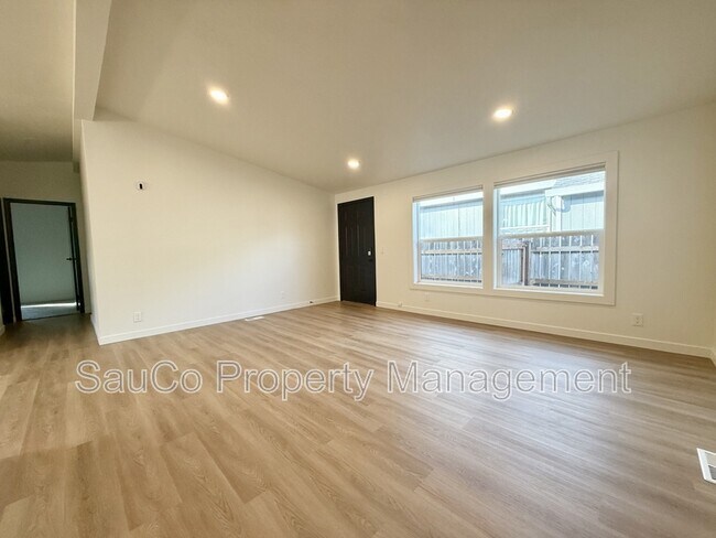 Photo - 548 N 9th St