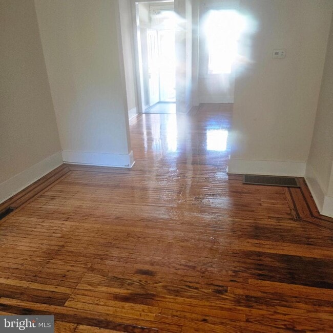 Photo - 3859 N Sydenham St