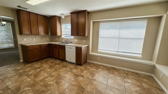 Photo - 374 Lake View Dr