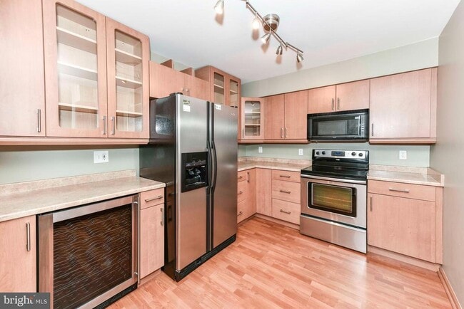 Building Photo - 7507 Ashby Ln Unit F Rental
