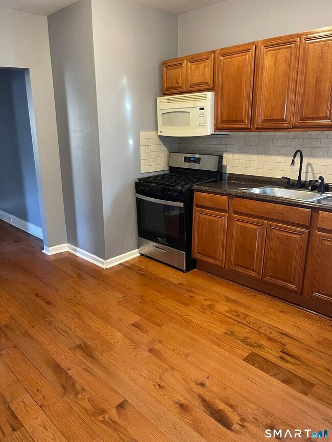 Photo - 1199 Iranistan Ave