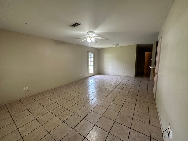 Photo - Welcome to this charming 3-bedroom, 2-bathroom home located in the heart of Russellville, AR.