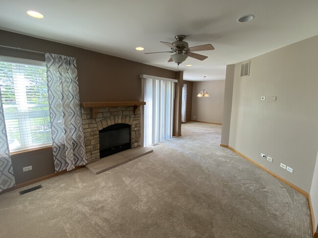 Photo - 545 Yorkshire Ln