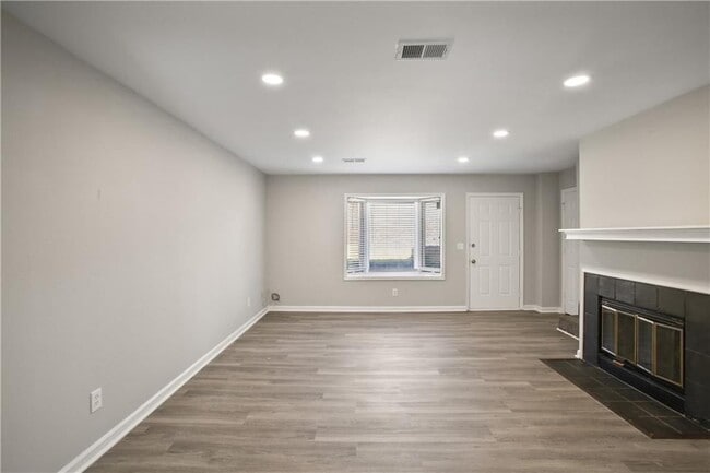 Photo - 124 Holcomb Ferry Rd