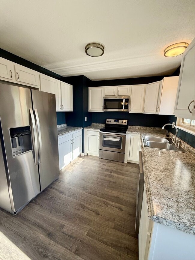 Photo - 3 Bedroom Home with Large Yard