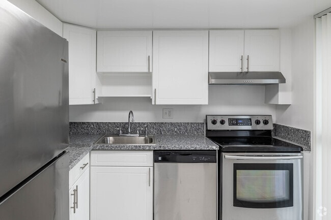 2 BR, 2 BA - 1,300SF
