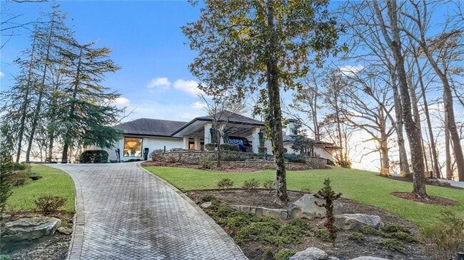 Photo - 7 Whitewater Trail