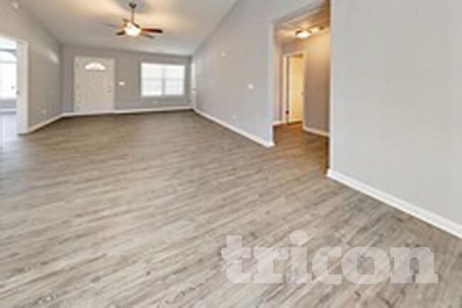 Photo - 793 Sir Raleigh Dr
