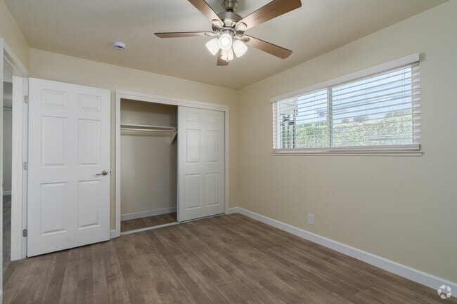 2BR, 1BA - 950 SF - Bedroom