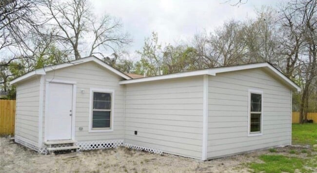 Building Photo - 4201 Kashmere St