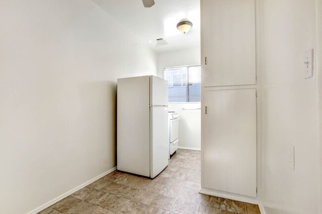 Photo - 10900 Santa Monica Blvd Unidad 07