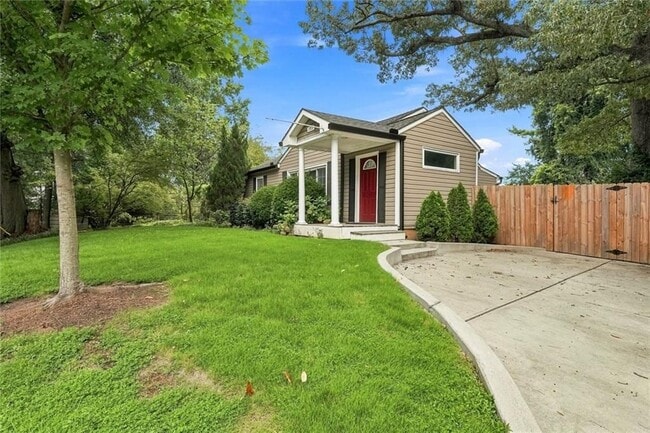 Photo - 1911 Woodland Hills Ave NW