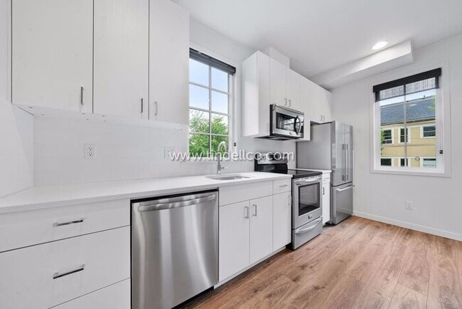 Photo - Modern Townhome Apartment in the heart of Hosford-Abernethy - W/S/G Included!