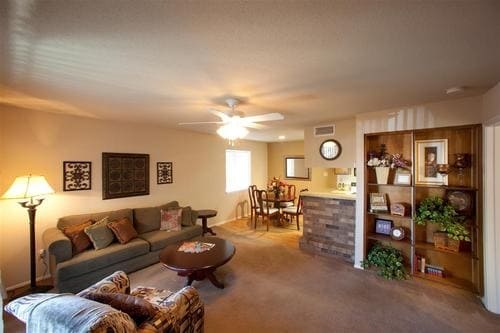 Sala de estar/comedor - 3 Corners North