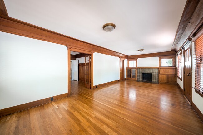 3924 Alameda Pl