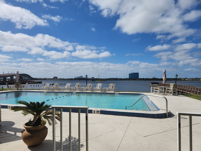 Building Photo - 2 bedroom 2 bath recent remodel Direct riv... Rental