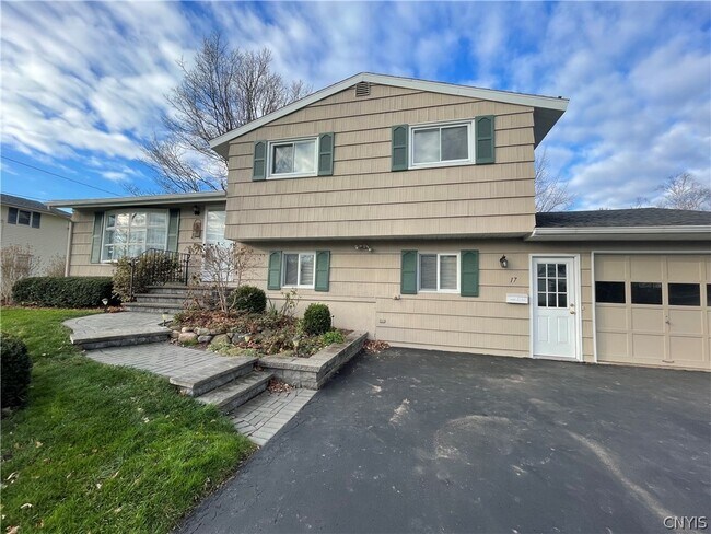 Photo - 17 Juneberry Ln