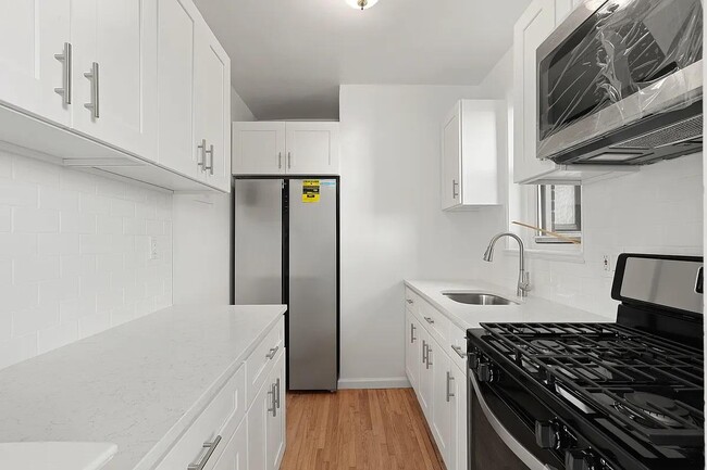 Photo - 640 W 231st St Rental