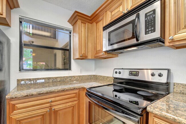 Photo - 1495 Lake Crystal Dr Unit B