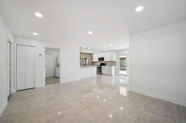 Photo - 2100 N Seacrest Blvd