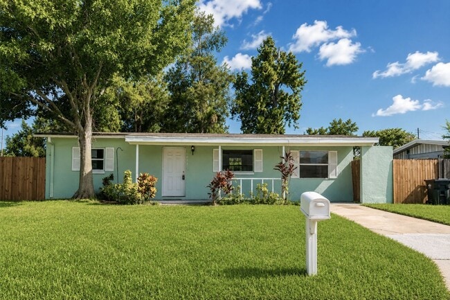 Building Photo - 3 Bedroom, 1 Bathroom Home for Rent in Apollo Beach!