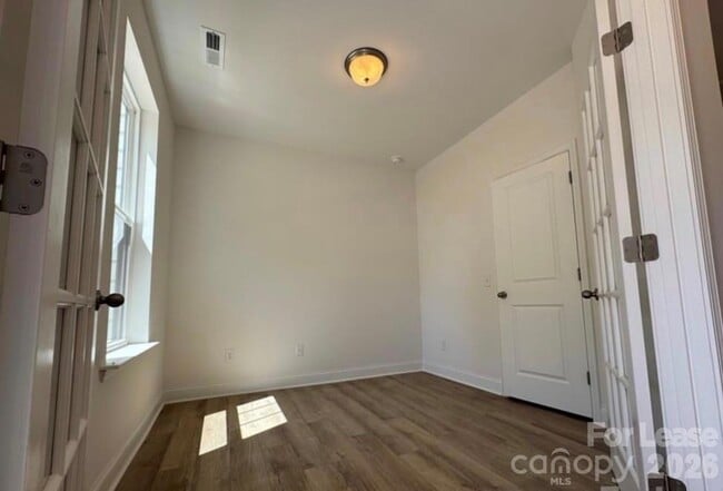 Photo - 5009 Layman Dr