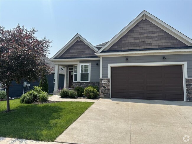 Building Photo - 4565 Zircon Ln N Rental