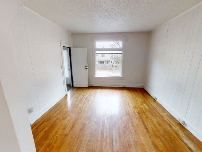 Photo - 2409 W 9th St Unit Apt 1