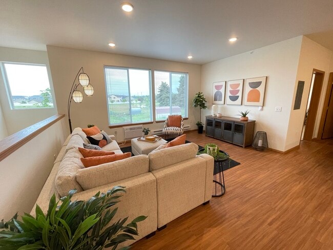 Livingroom 1x1 Attached - Bluegrass Farms Apartments